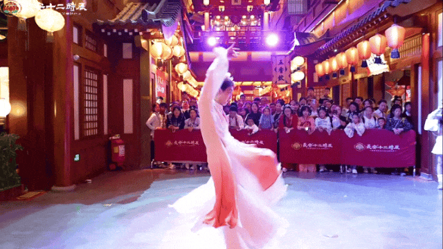 道:72个情绪价值营造标杆案例麻将胡了试玩旅游餐饮场景破局之(图7) 道:72个情绪价值营造标杆案例麻将胡了试玩旅游餐饮场景破局之(图7)